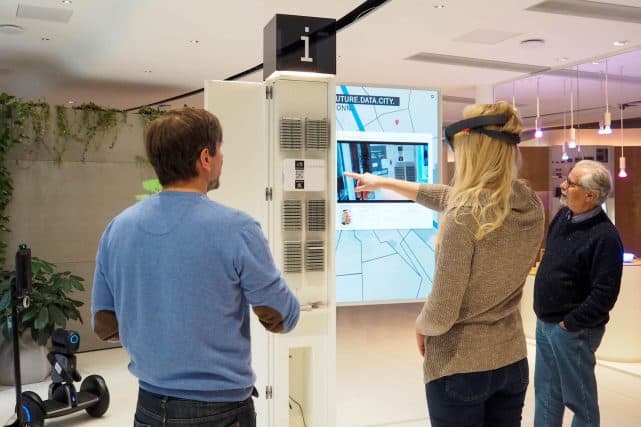 Teilnehmerin mit VR-Brille